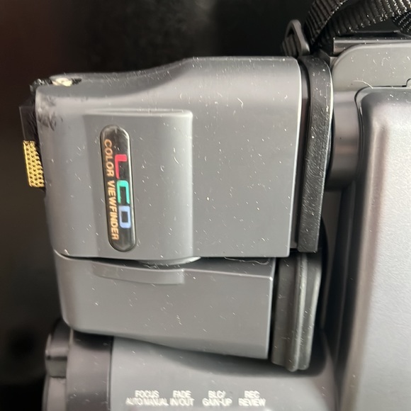 📹📼 Vintage Sharp Slim Cam Camcorder that still works as if this was ‘96 again. - Picture 5 of 15